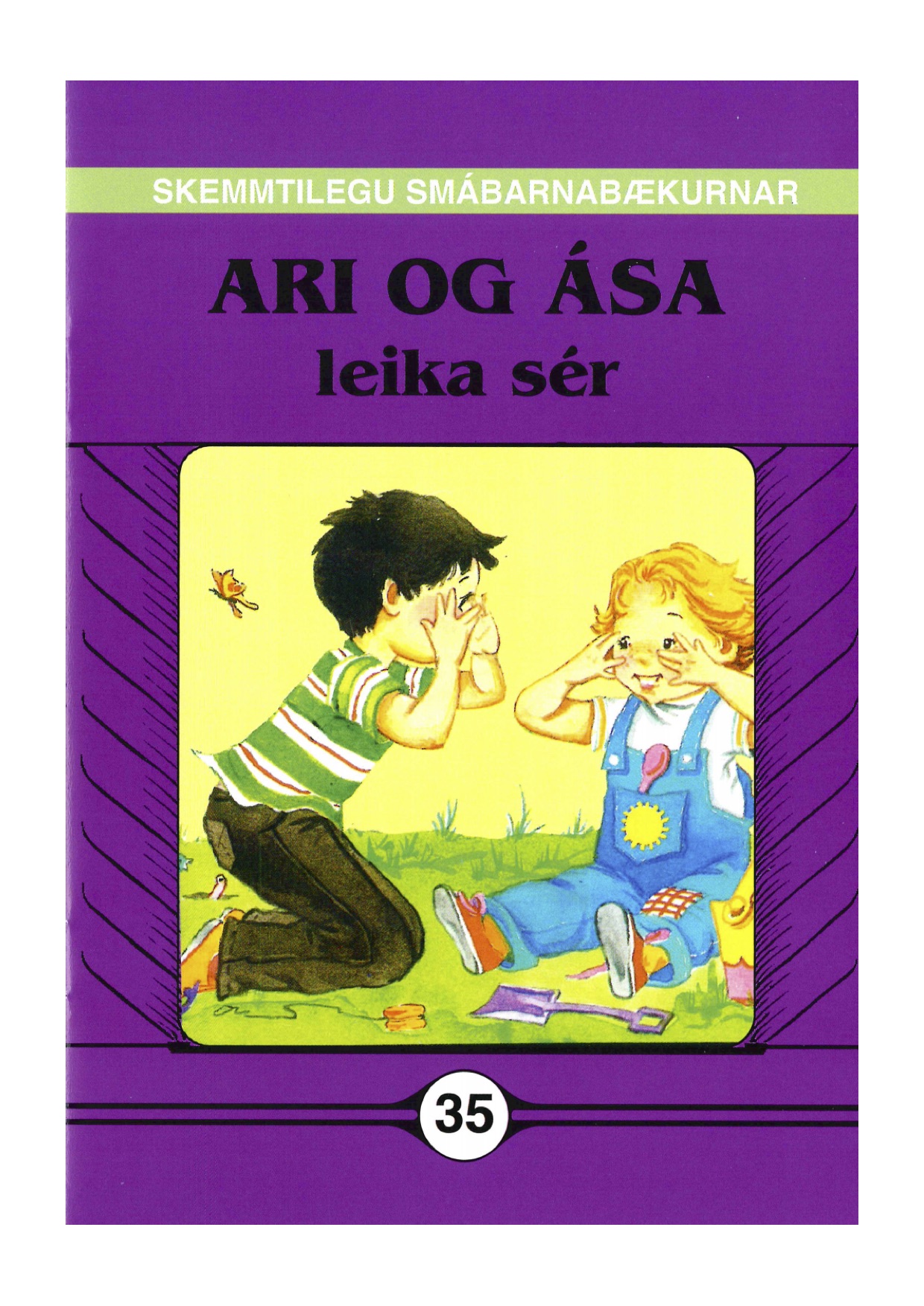 Ari og Ása leika sér